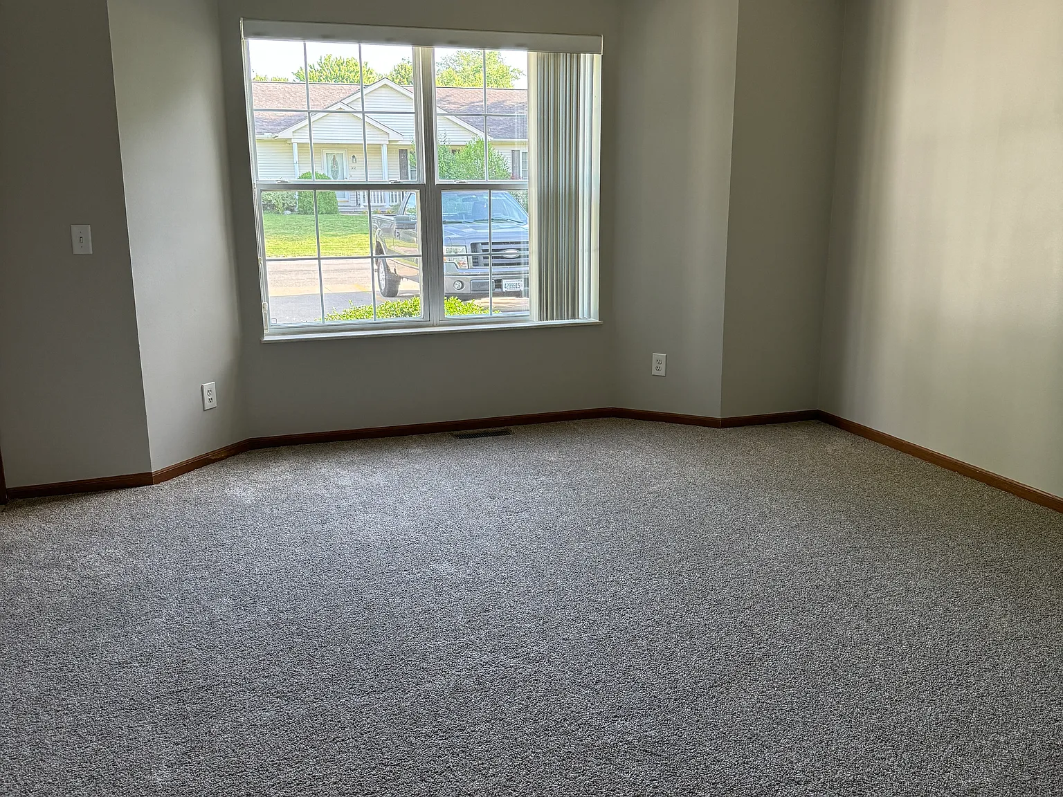 2 bed, 1.5 bath, 1000 sqft, $1,300 — Photo 4