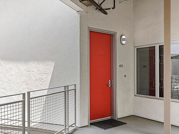 4th image of 1130 S Flower St APT 409