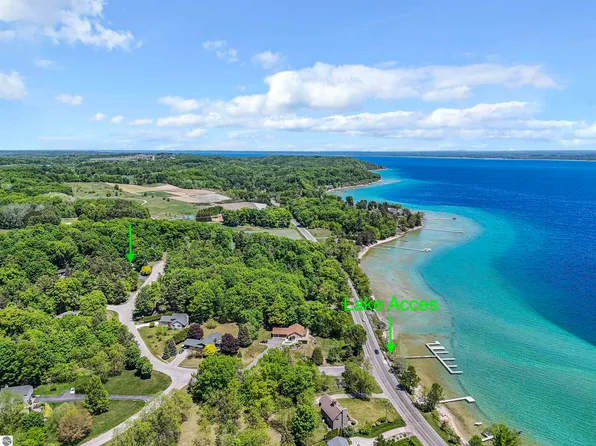 10159 Council Oak Dr, Traverse City, MI 49686