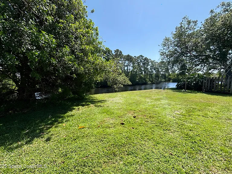 1379 California Dr — Photo 15
