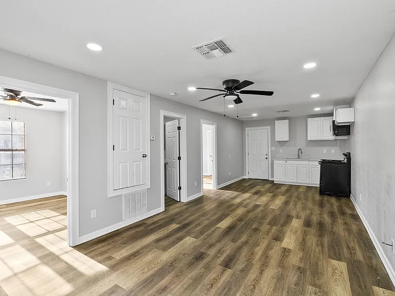3127 Magnolia St — Photo 3