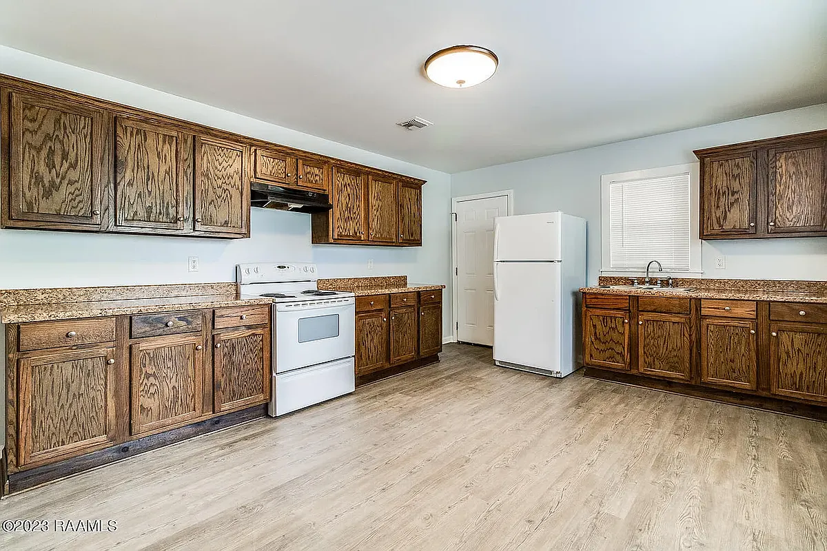 Building Photo - 402 Sunset Dr
