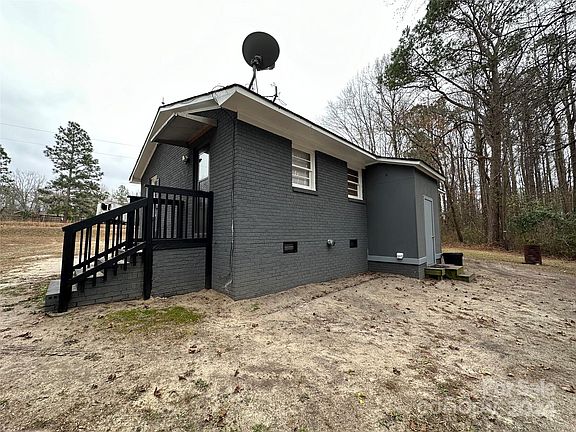 3rd image of 198 Mount Harmon Cir