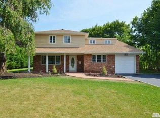25 Marshmallow Dr, Commack, NY 11725