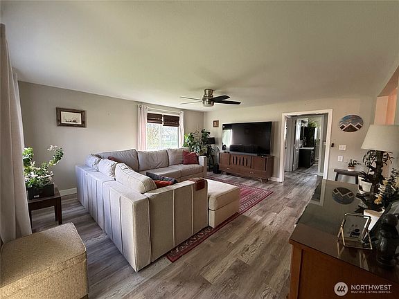 4th image of 502 Fir Street