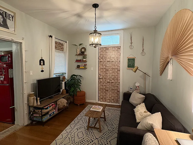 1848 W Iowa St #1R — Photo 3