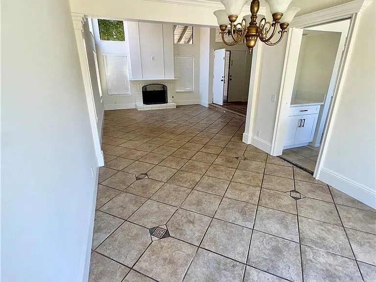 22185 Crane St — Photo 4