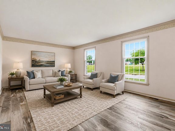 3rd image of 104 Noble Dr