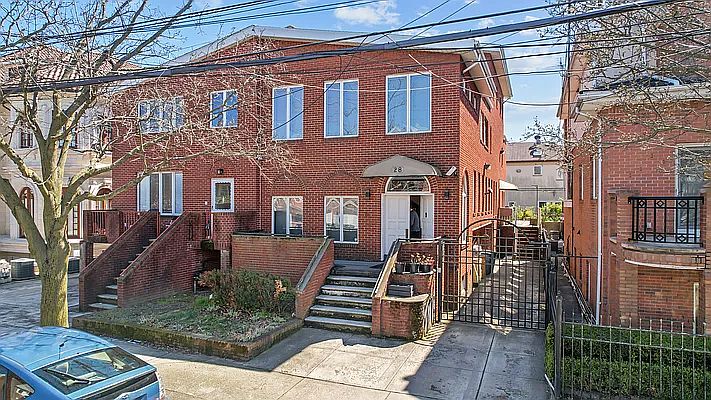 1st image of 28 Lancaster Ave