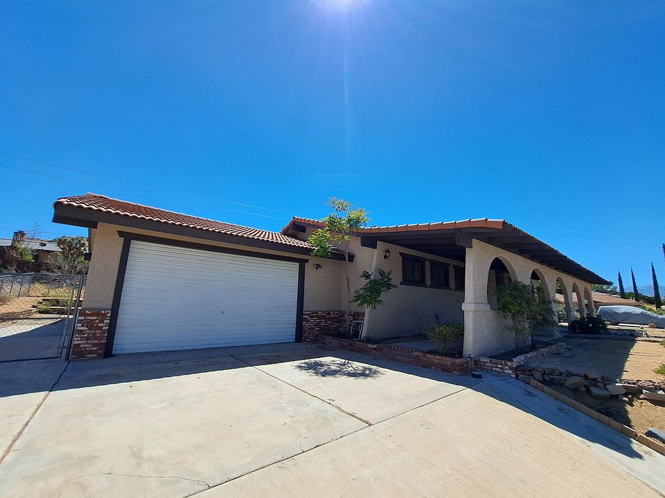 1st image of 55675 Desert Gold Dr