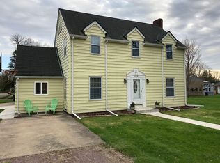 340 E 11th St, Gibbon, MN 55335