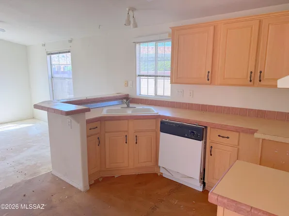 1327 W Vuelta Las Campanas, Sahuarita, AZ 85629