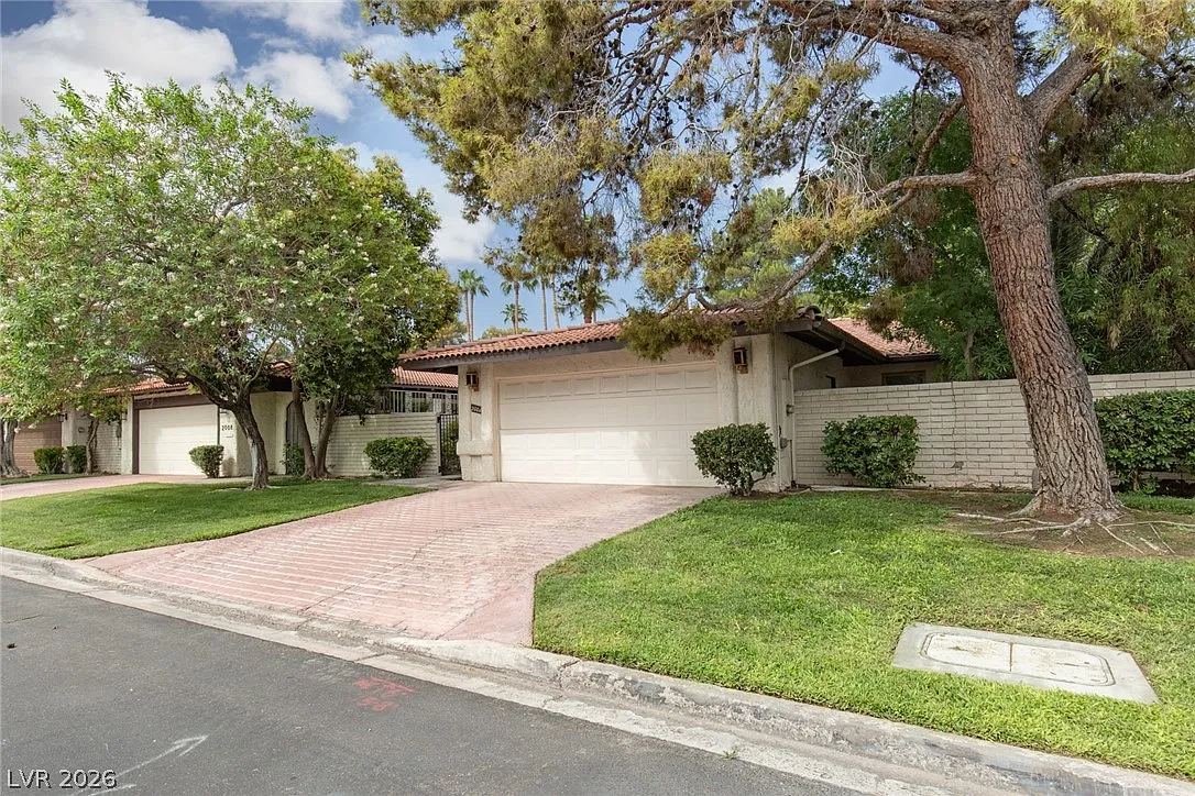 3 bed, 2.0 bath, 1698 sqft, $2,499 — Photo 3