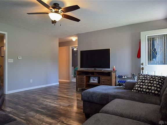 5th image of 3235 Honeysuckle Dr