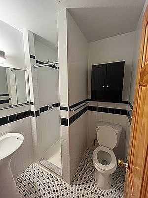 4th image of 64 Saint Marks Pl APT 4