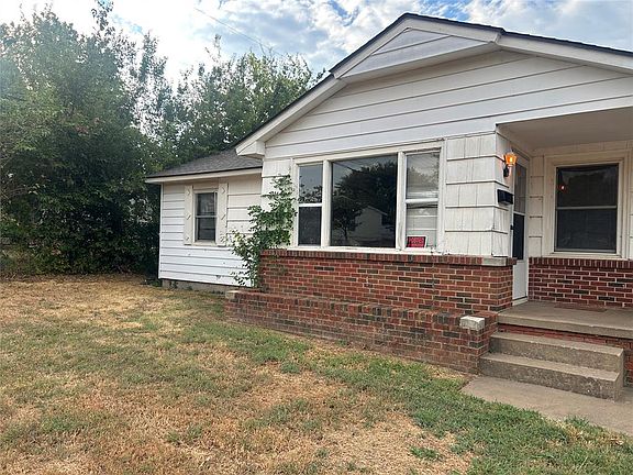 2nd image of 1012 N Locust Ln