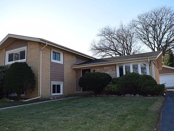 3rd image of 746 Dennis Dr