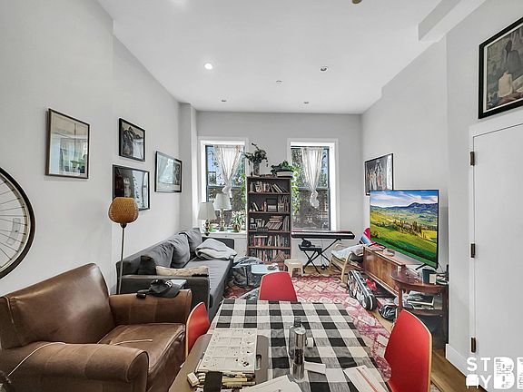 2nd image of 588 Franklin Ave #1F