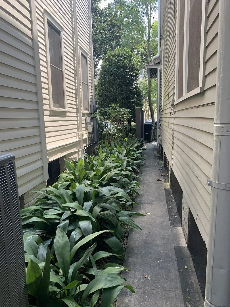 1218 Joseph St. Upper — Photo 2