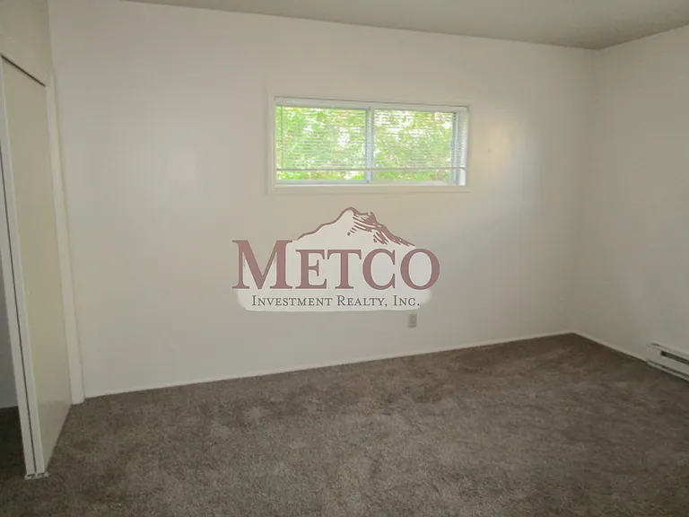 2150 Van Buren St — Photo 8
