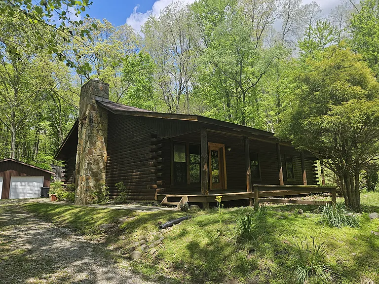 3274 Swans Rd NE — Photo 2