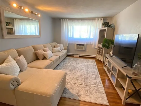 35 Bayview Ter APT 10, Danvers, MA 01923