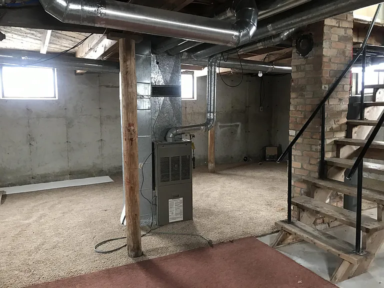 216 N Noble St — Photo 14
