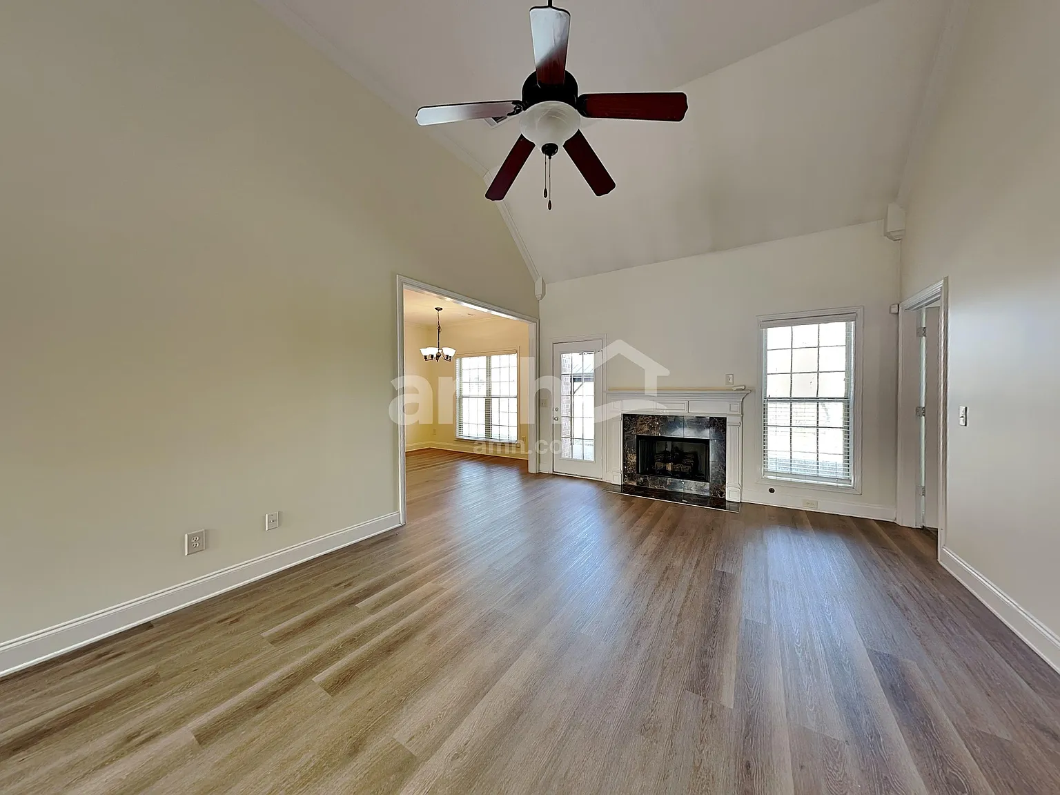 4 bed, 2.5 bath, 2320 sqft, $2,585 — Photo 4