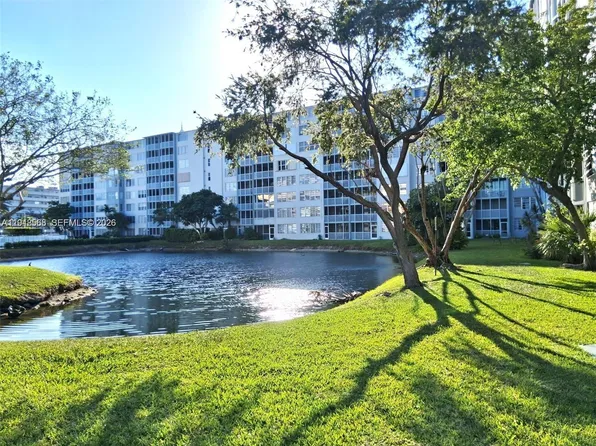 1700 NE 191st St APT 202, Miami, FL 33179
