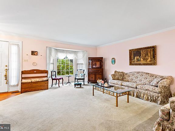 4th image of 2236 Hill Ct