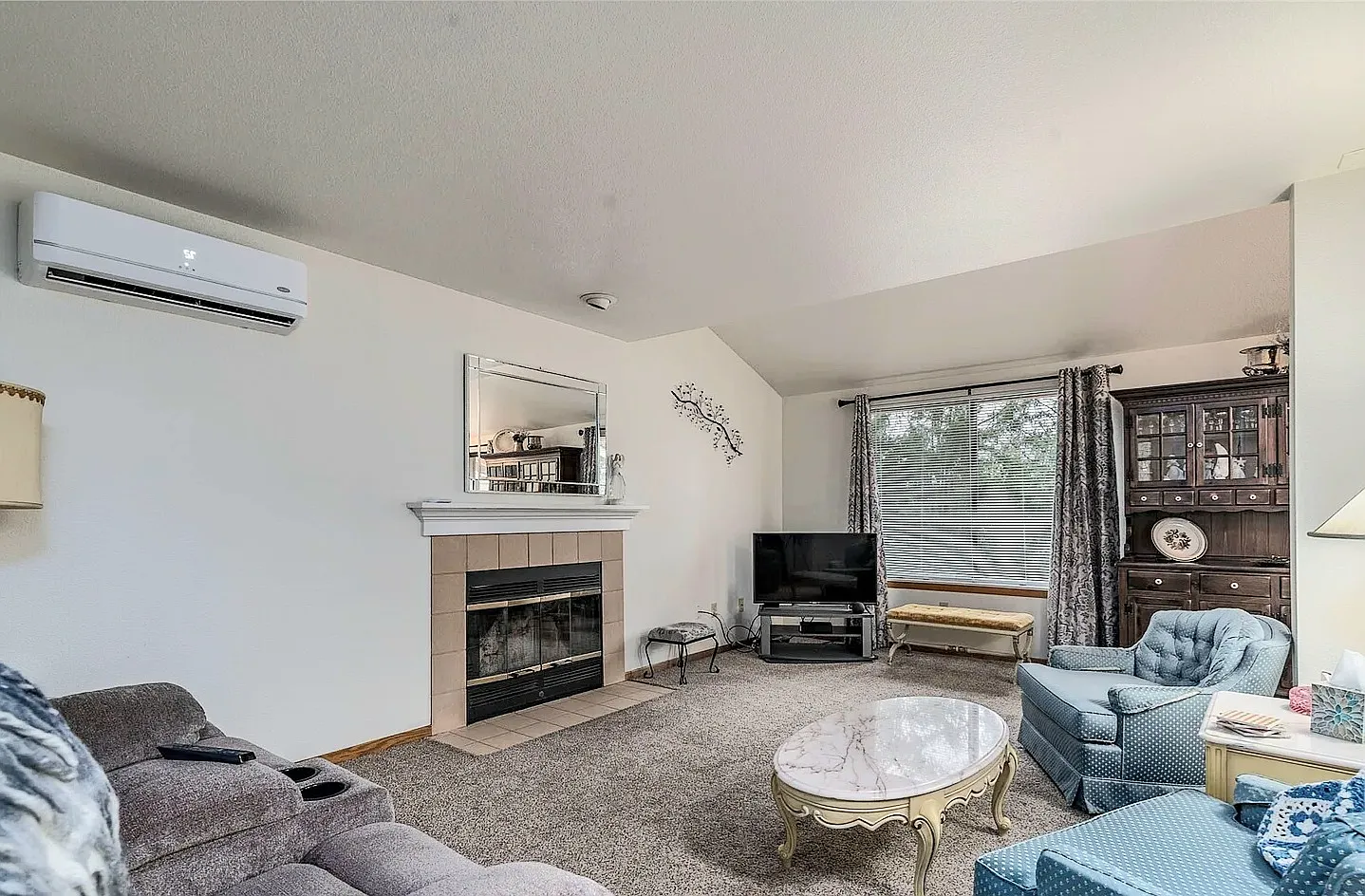 2 bed, 1570 sqft, $2,900 — Photo 2