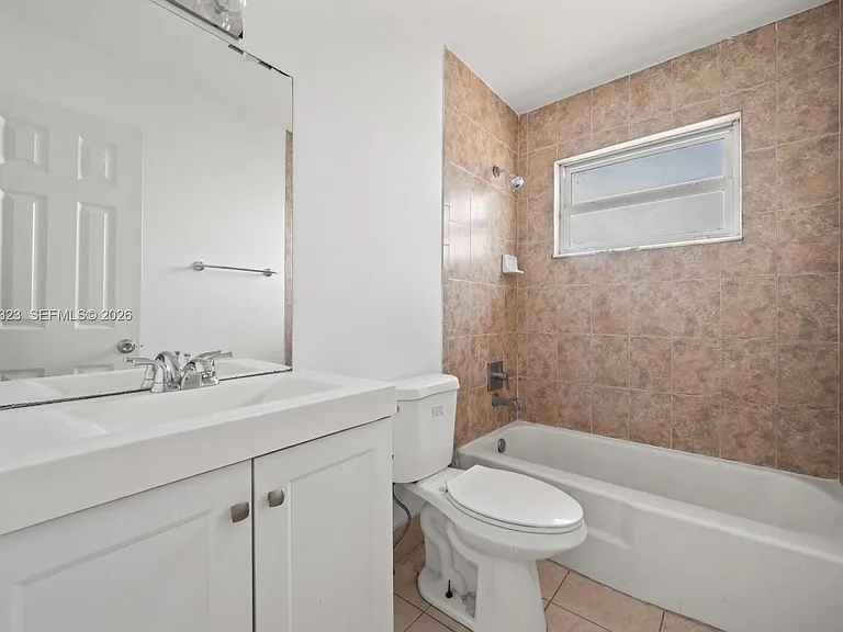 608 SW 16th Ave #3 — Photo 13