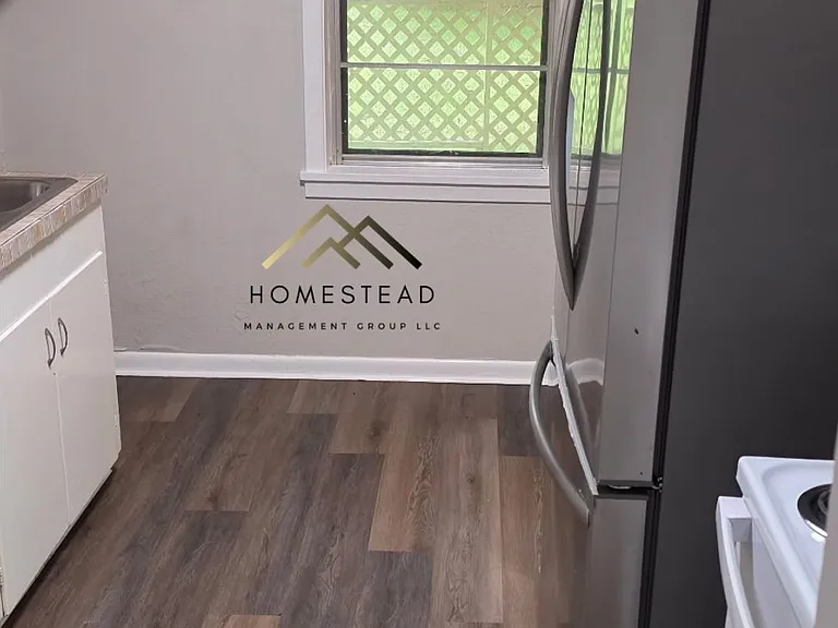 1704 Bradley St — Photo 10