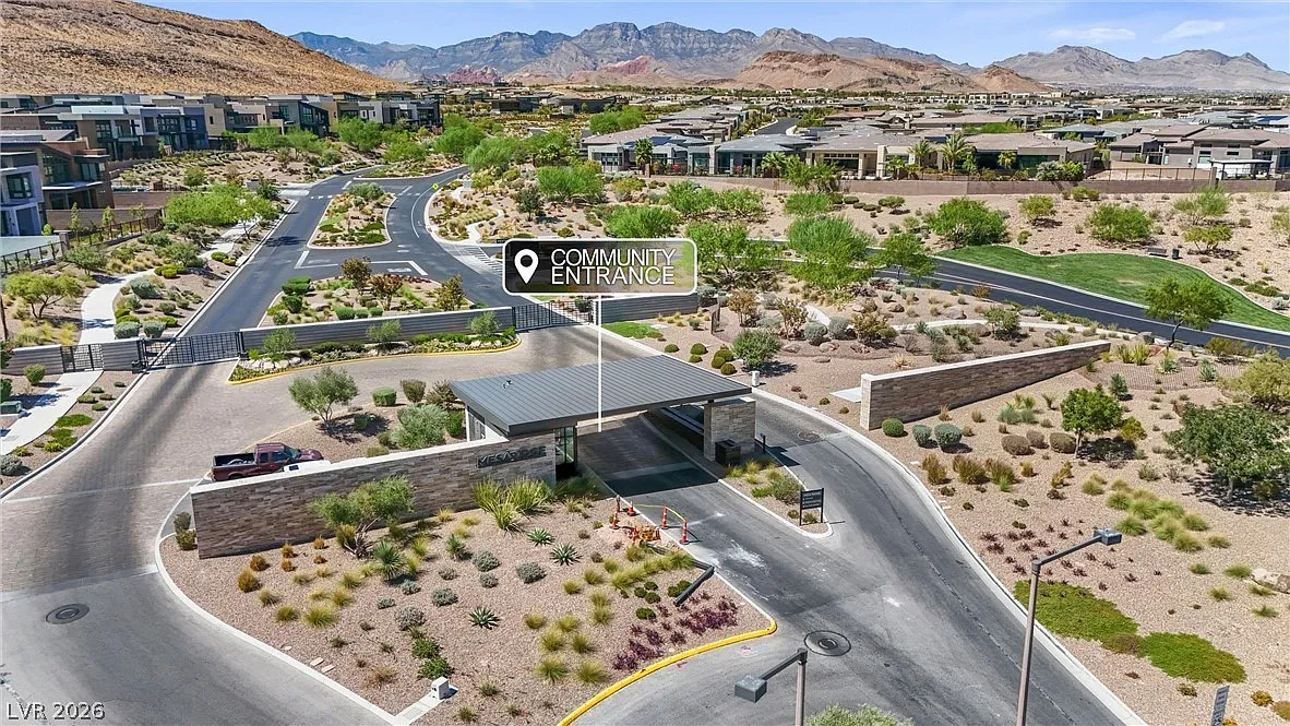 5 bed, 5.5 bath, 4725 sqft, $15,000 — Photo 2