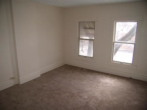 5th image of 12 E Blake Ave