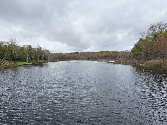 2nd image of 210 Como Rd