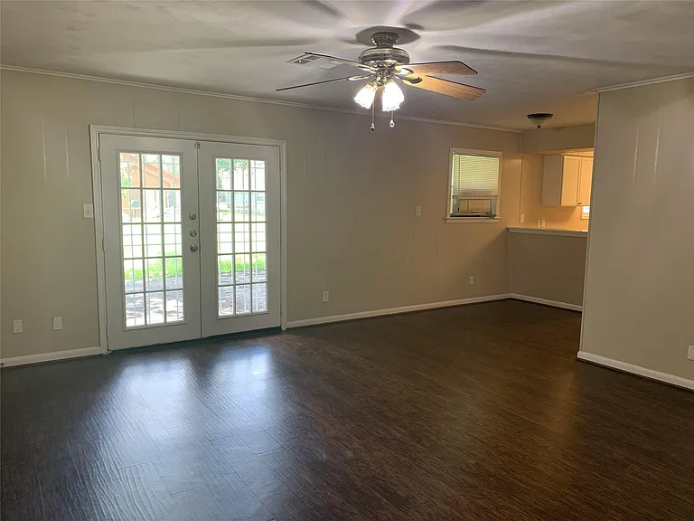 5815 Darlinghurst Dr — Photo 2