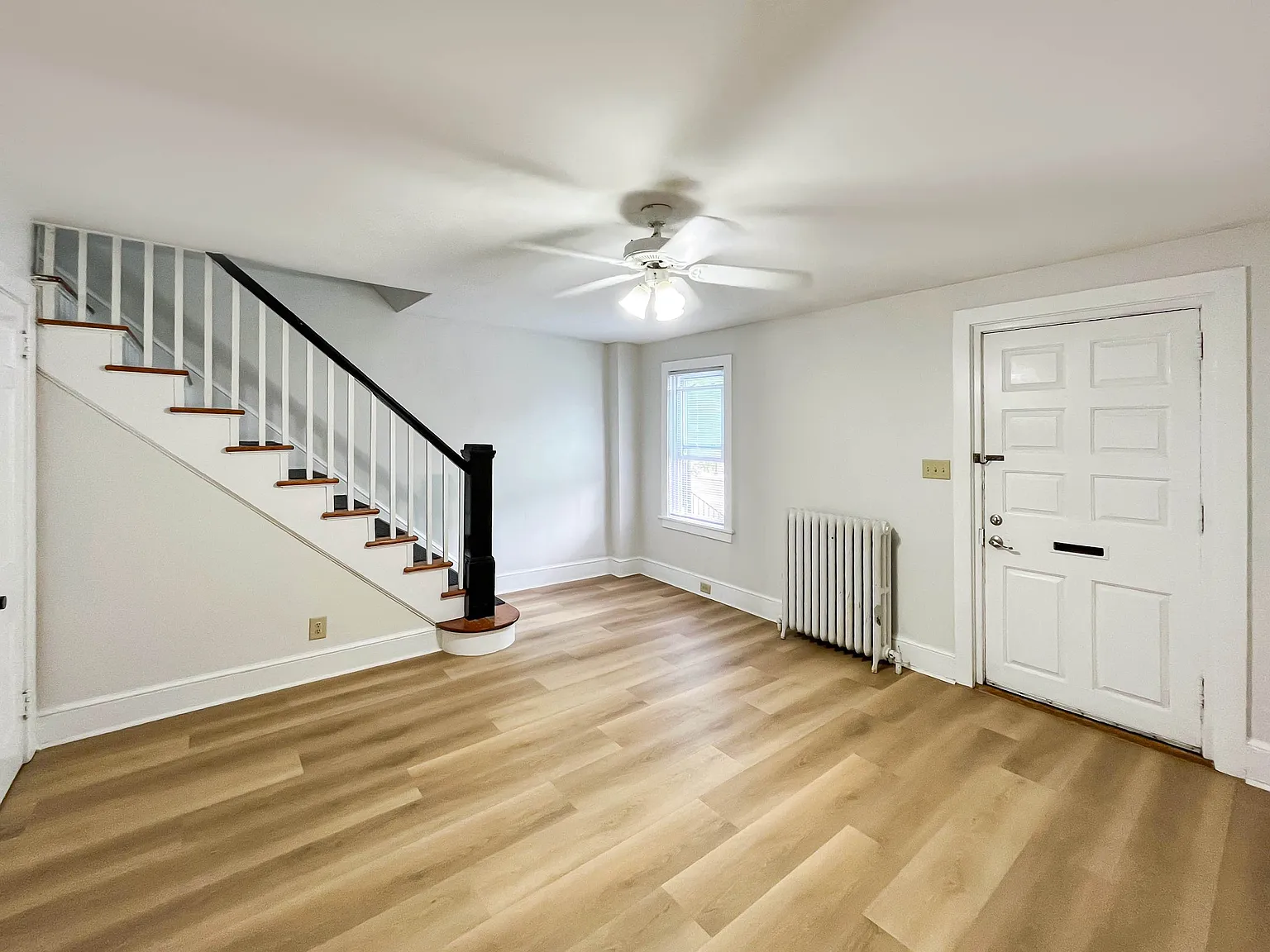 3 bed, 1080 sqft, $2,300 — Photo 1