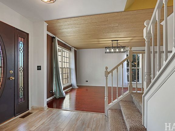 5th image of 2952 Deerpath Ln