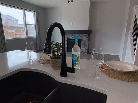 5th image of 98 W Lucas Cres NW