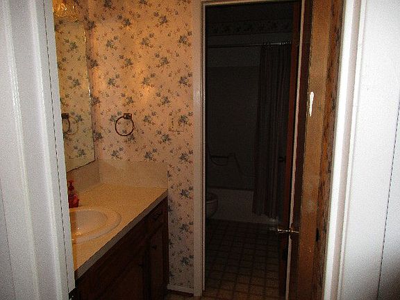4th image of 205 Montclaire Dr