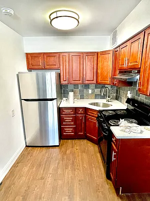 Rented by Amorelli Realty | media 8