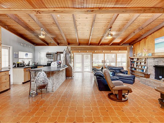 3rd image of 1049 SW 31st St