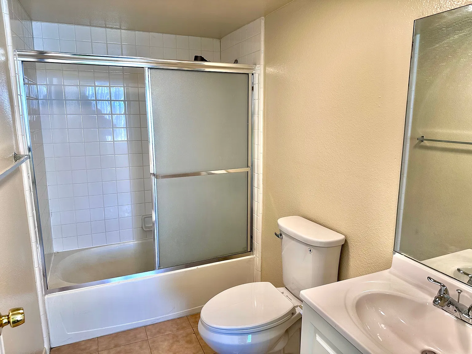 2 bed, 800 sqft, $2,550 — Photo 2