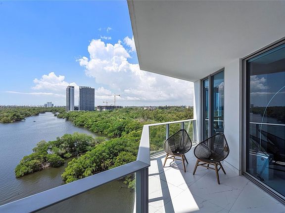 4th image of 17111 E Biscayne Blvd #804