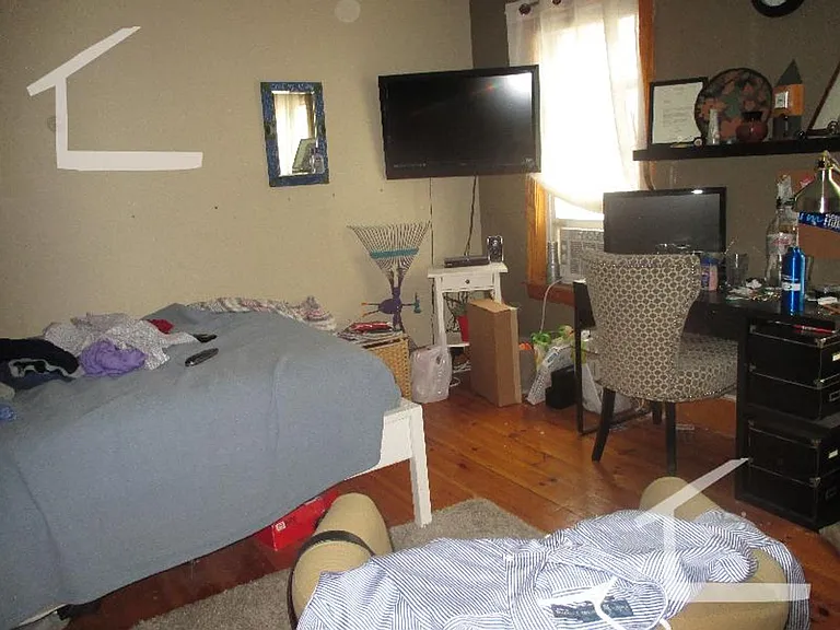 189-191 Lowell St #2 — Photo 10