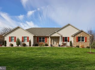 35 Field Ln, Lititz, PA 17543
