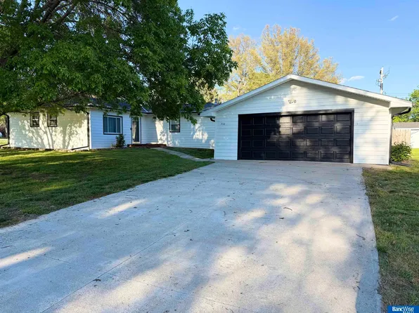 710 Russell St, Firth, NE 68358