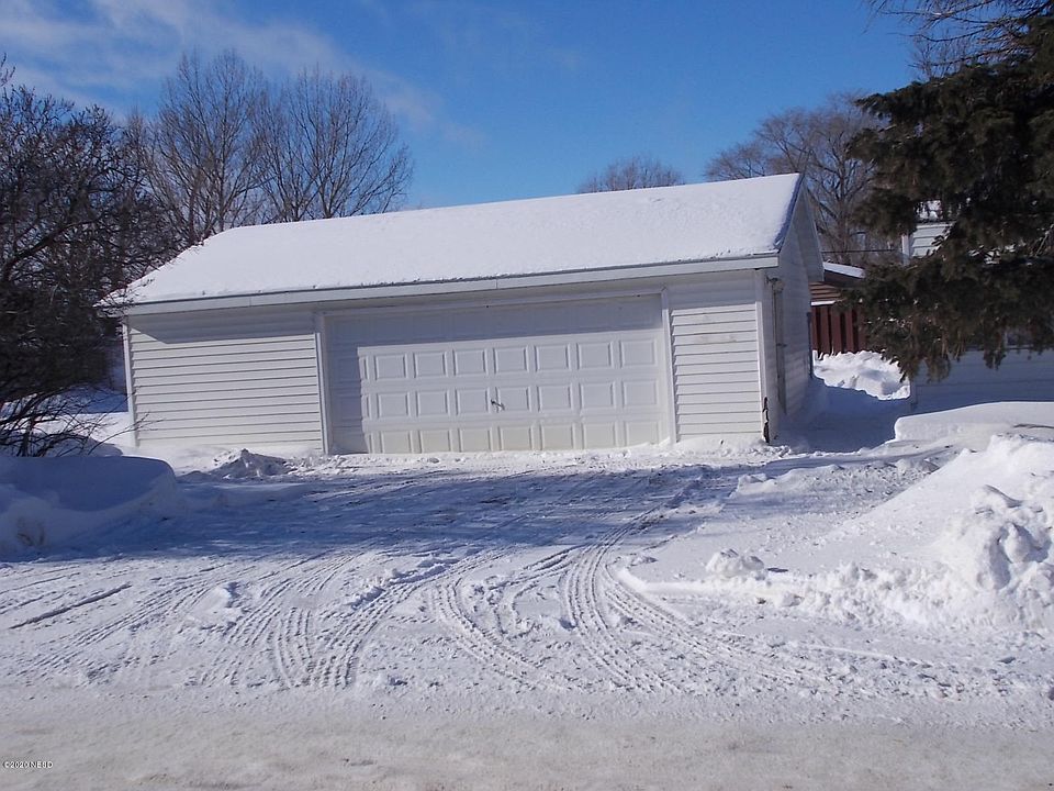 2nd image of 405 13th St SE
