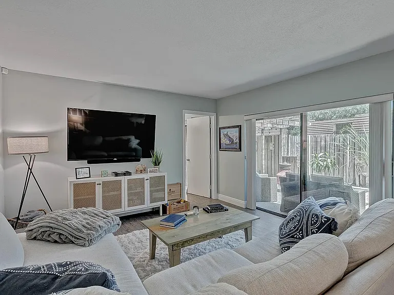 1120 11th Ln — Photo 11